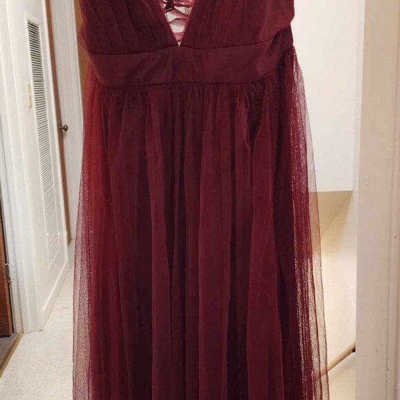 NWT Windsor Formal Double Slit Burgundy dress (Small) - Picture 5 of 6